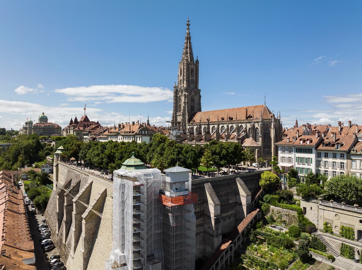 Der Mattelift von Bern ist zu sehen mit Bautenschutz von Desinfecta. Im Hintergrund ist das Berner Münster .